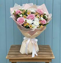 Букет цветов из:  Гвоздики, Орхидеи и Розы в Шипицыно