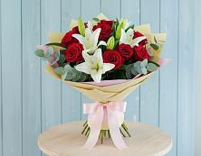 Букет цветов из:  Лилии и Розы в Шипицыно
