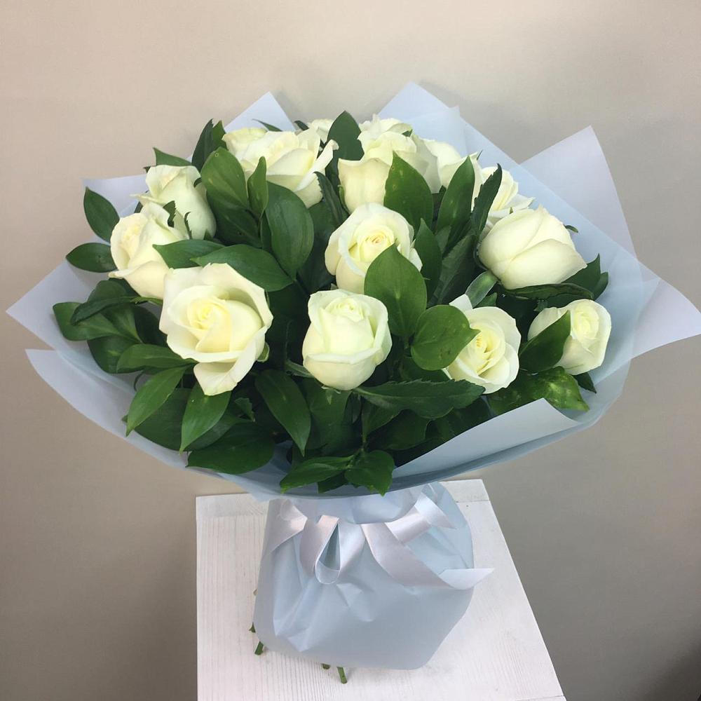 Букет 15 Белых роз Проуд в Шипицыно