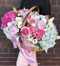 Композиция солнечный день в Шипицыно Цветочная композиция из Розы, Хризантемы, Пионы и Лизиантусы в корзине в Шипицыно