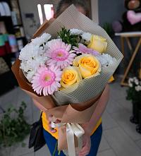Букет цветов из:  Герберы, Розы и Хризантемы в Шипицыно