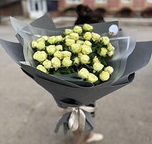 Букет Белые кустовые розы Солинеро в Шипицыно