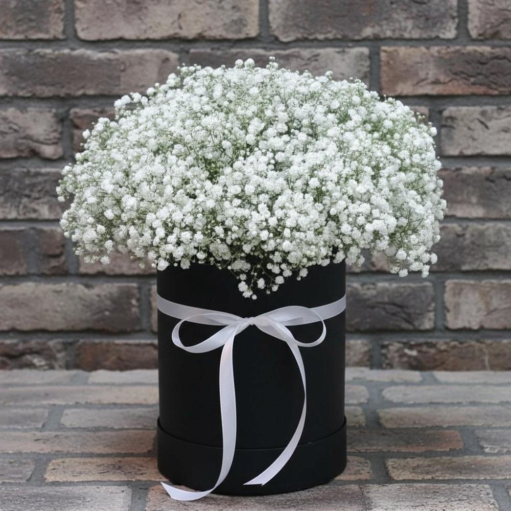 Цветочная композиция из Гипсофила в шляпной коробке в Шипицыно