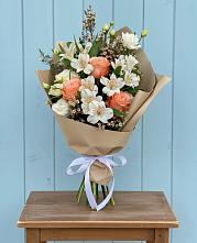 Букет цветов из:  Альстромерии, Лизиантусы, Розы и Хризантемы в Шипицыно