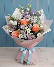 Букет цветов из:  Лизиантусы, Розы, Альстромерии и Гипсофила в Шипицыно