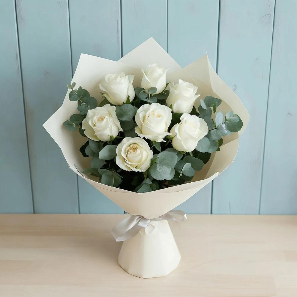 Букет Белые розы в Эвкалипте в Шипицыно
