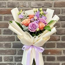 Букет цветов из:  Лизиантусы и Розы в Шипицыно