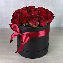 Цветочная композиция из Розы в шляпной коробке в Шипицыно